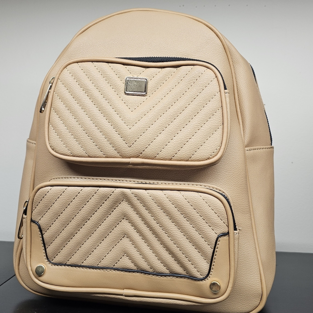 Backpack - Picture 4 of 5